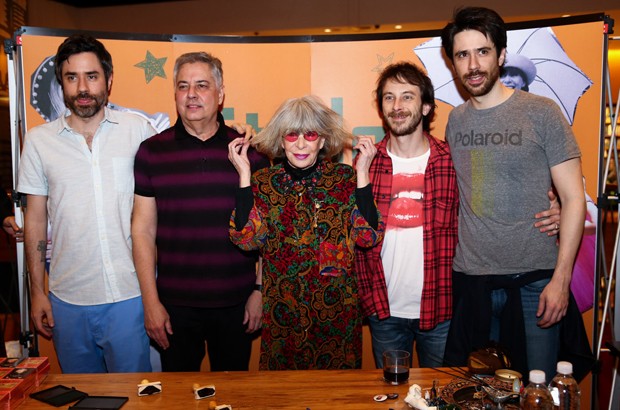 Foto 5 - Rita Lee e o marido e filhos